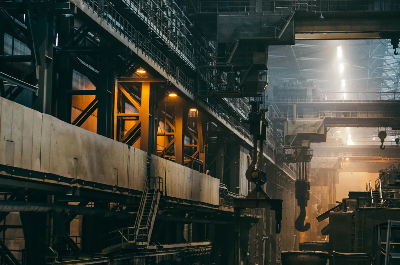 Interior de una instalación industrial · fotografía ilustrativa