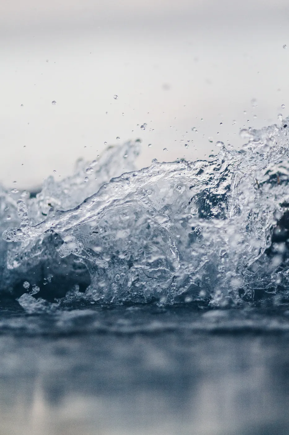 Detalle de agua en movimiento · fotografía ilustrativa
